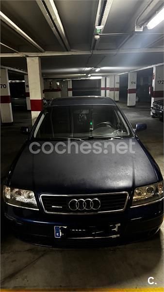Usado Audi A6 193 CV (141 kW) 1999 Azul Familiar