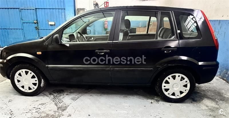 Usado Ford Fusion Trend 80 CV (58 kW) 2003 Negro Berlina