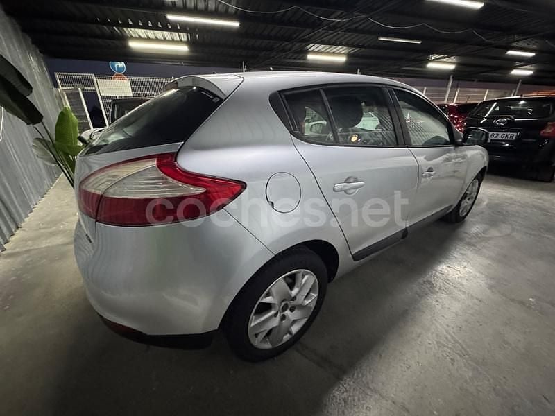 Usado Renault Mégane Business 110 CV (80 kW) 2012 Gris / plata Berlina
