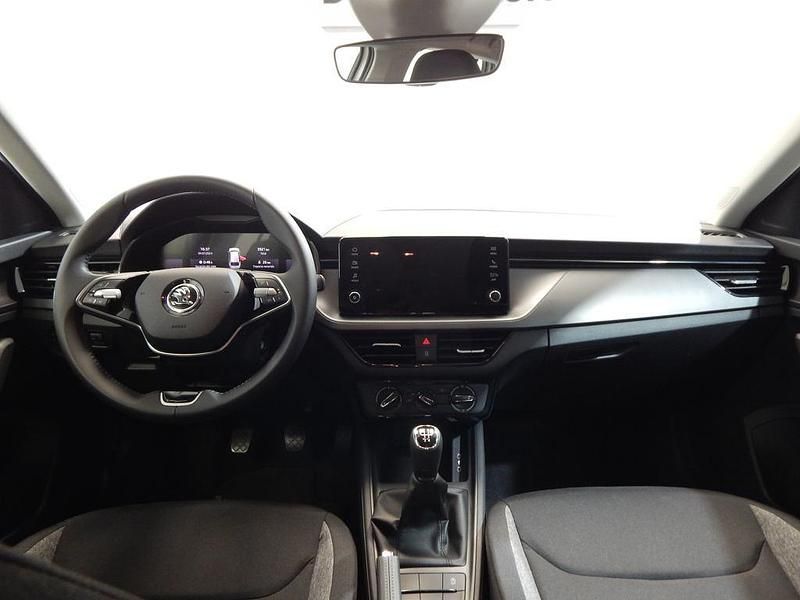 Usado Skoda Scala Essence 95 CV (69 kW) 2024 Blanco Utilitario