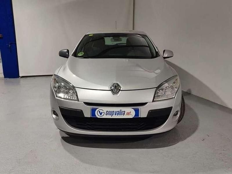 Usado Renault Mégane 106 CV (77 kW) 2010 Plateado Berlina