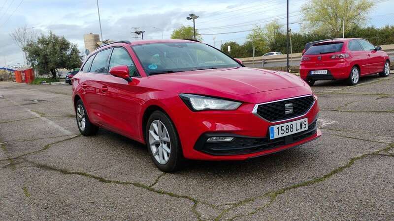 Rojo Usado 2022 Seat Leon ST Style Familiar | 15.990 € (Precio justo) - Imagen 1/4