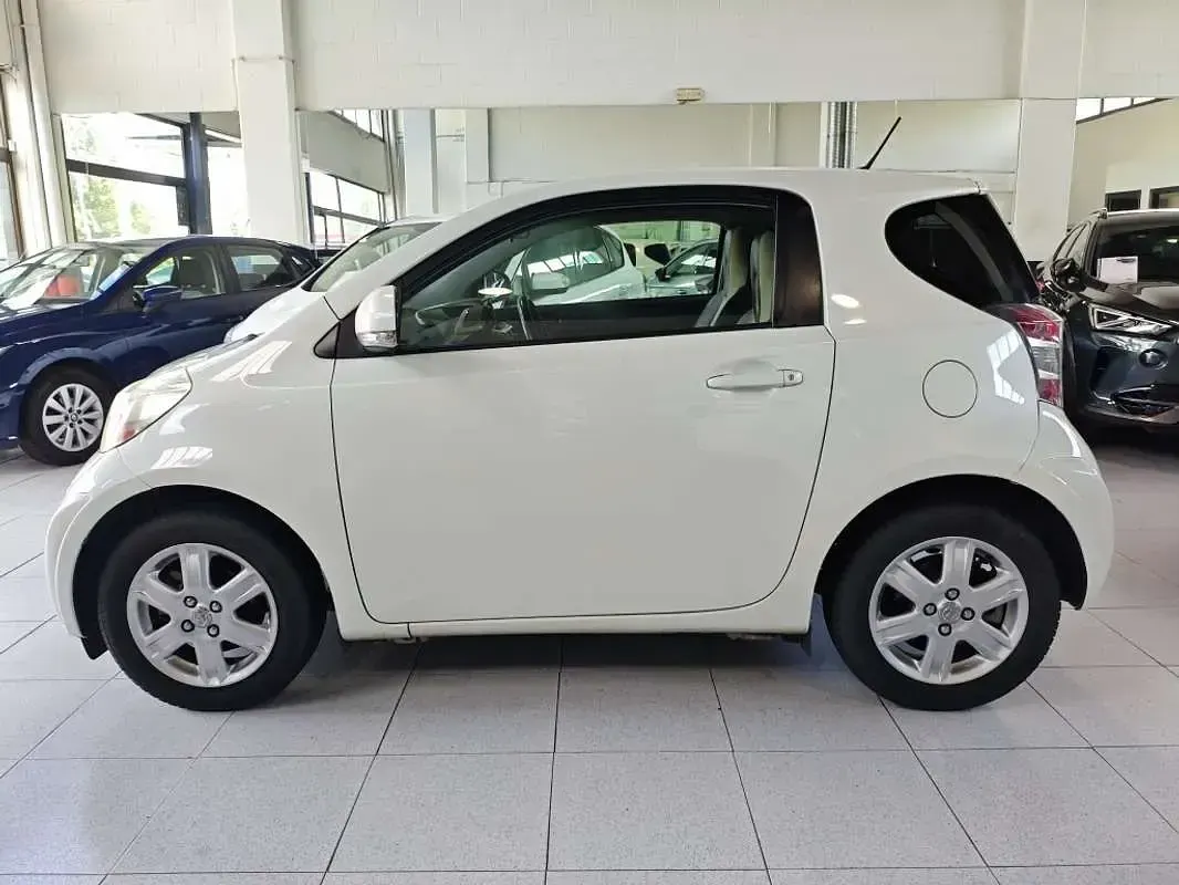 Usado Toyota iQ 68 CV (50 kW) 2011 Blanco Utilitario