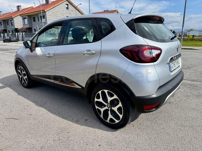 Usado Renault Captur Zen 110 CV (80 kW) 2018 Gris / plata SUV
