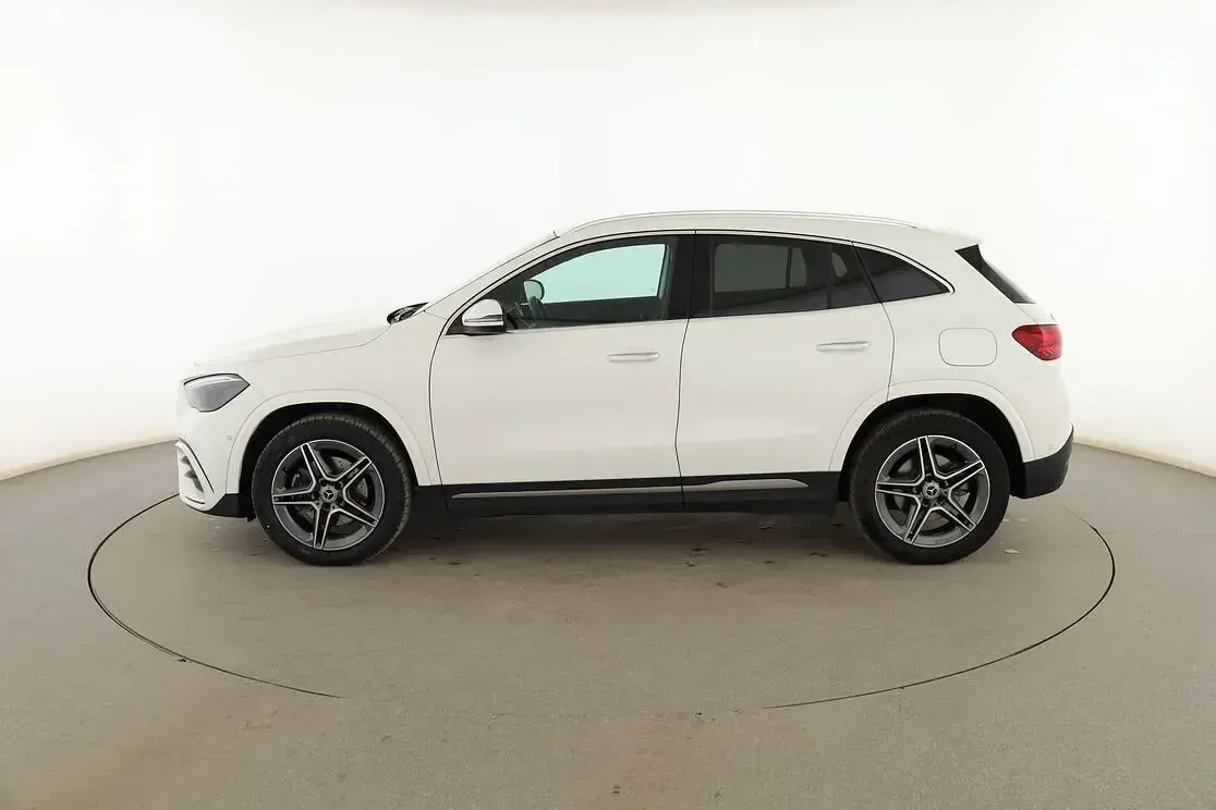 Usado Mercedes GLA250 AMG line 218 CV (160 kW) 2023 Blanco SUV