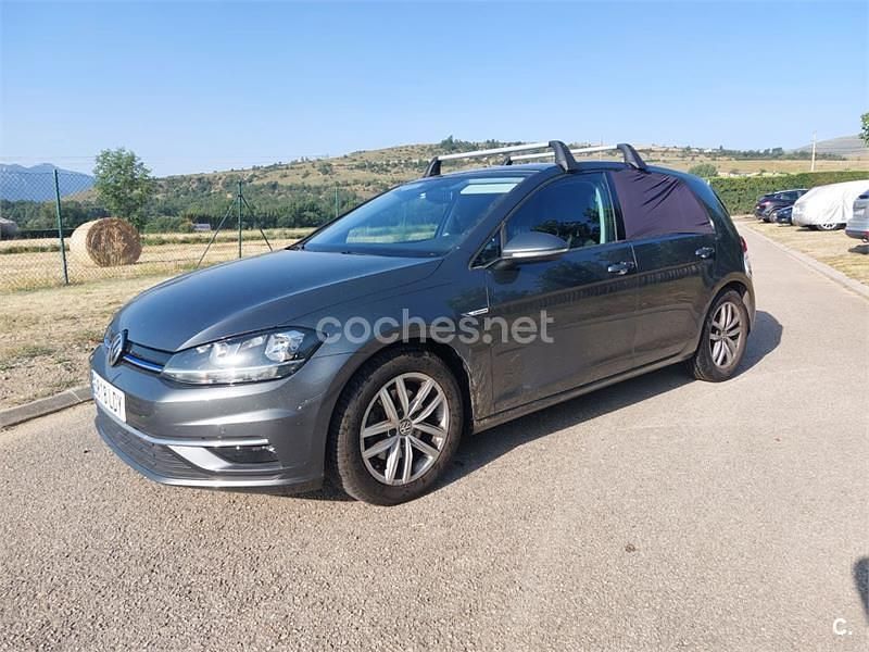 Usado VW Golf VIII Advance 130 CV (95 kW) 2020 Gris / plata Berlina