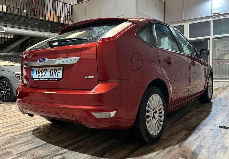 Käytetty Ford Focus Titanium 109 HP (80 kW) 2009 Oranssi Viistoperä