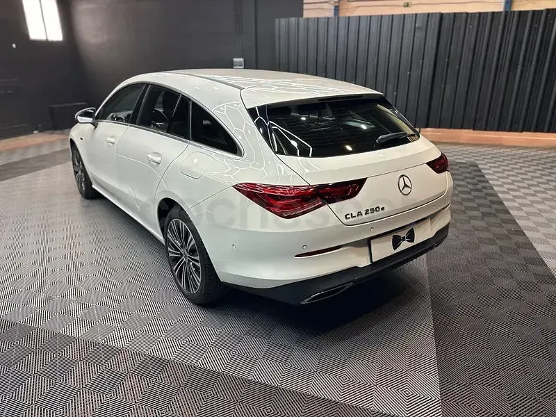Käytetty Mercedes CLA250e Shooting Brake 218 HP (160 kW) 2021 Valkoinen Farmari