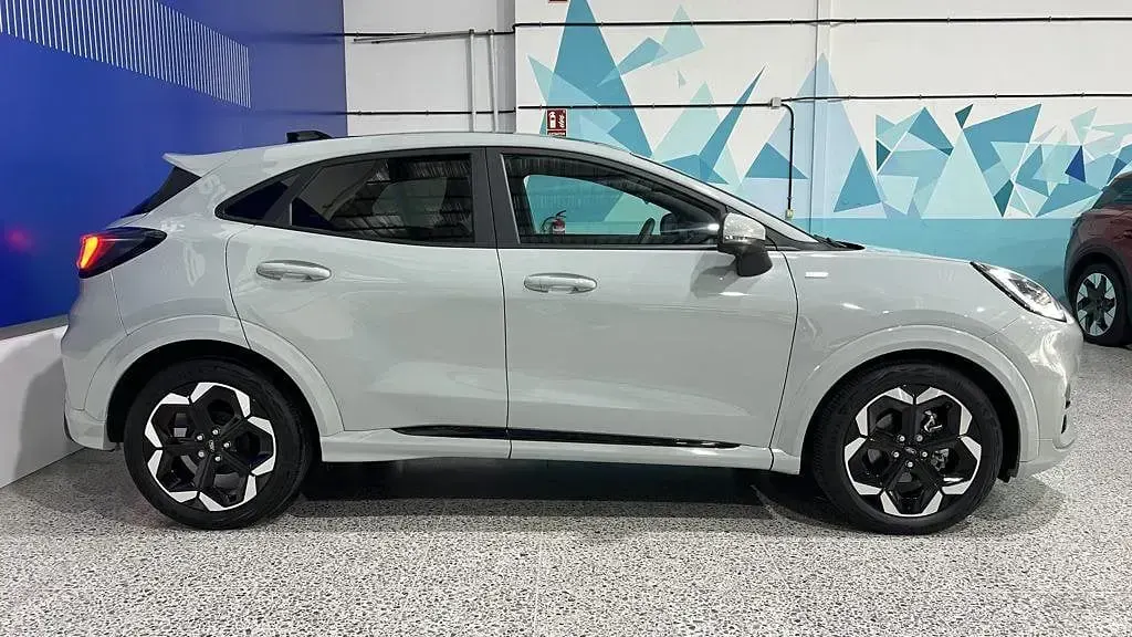 Usado Ford Puma ST-Line X 125 CV (91 kW) 2025 Gris cactus SUV