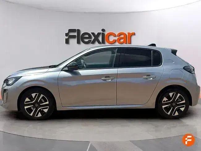 Usado Peugeot 208 Allure 100 CV (73 kW) 2025 Blanco Utilitario