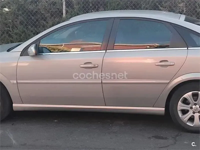 Usado Opel Vectra Elegance 100 CV (73 kW) 2008 Gris / plata Berlina