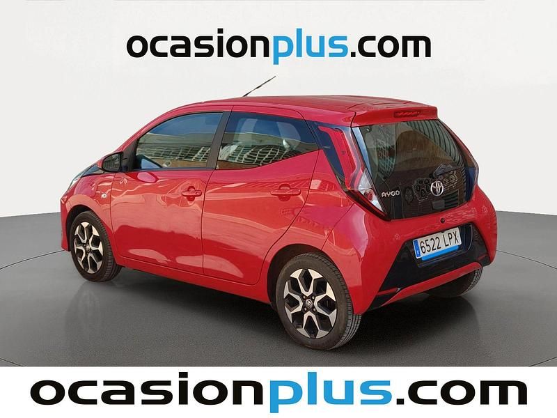 Usado Toyota Aygo X-play 72 CV (52 kW) 2021 Rojo Utilitario