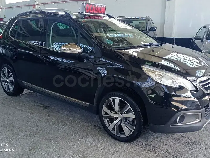 Usado Peugeot 2008 Allure 120 CV (88 kW) 2016 Negro SUV