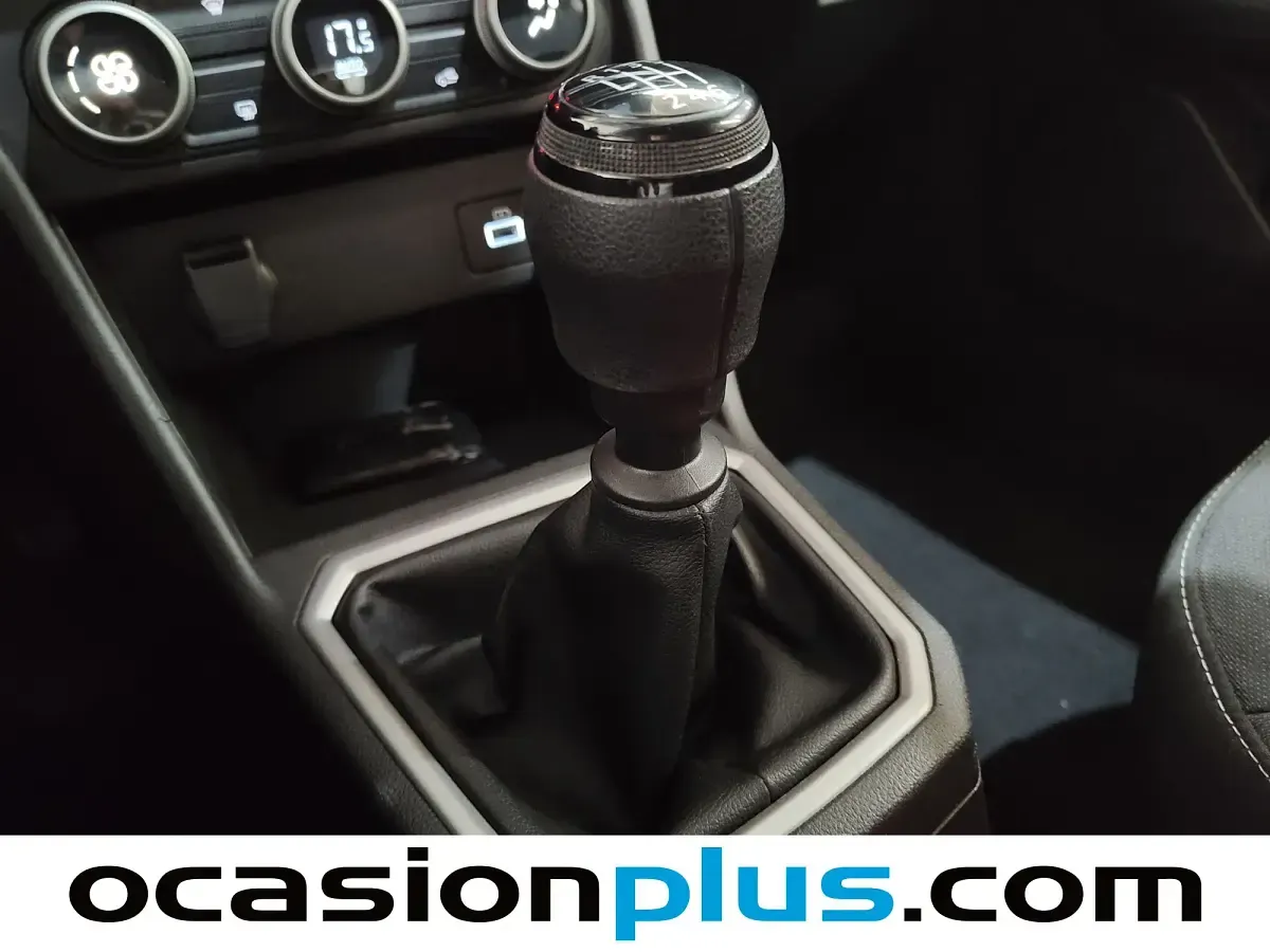 Usado Dacia Sandero Expression 91 CV (66 kW) 2024 Gris plata Utilitario