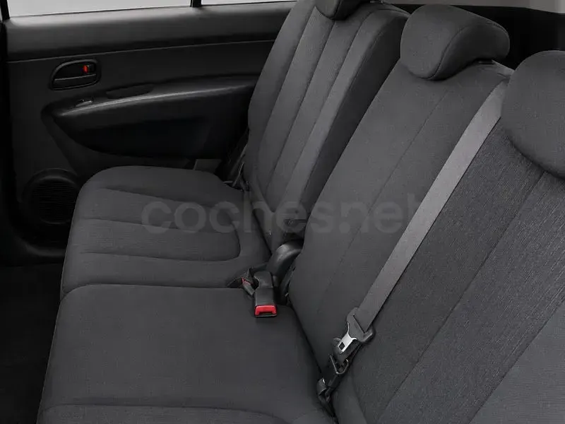 Usado Kia Carens 115 CV (84 kW) 2009 Negro Monovolumen