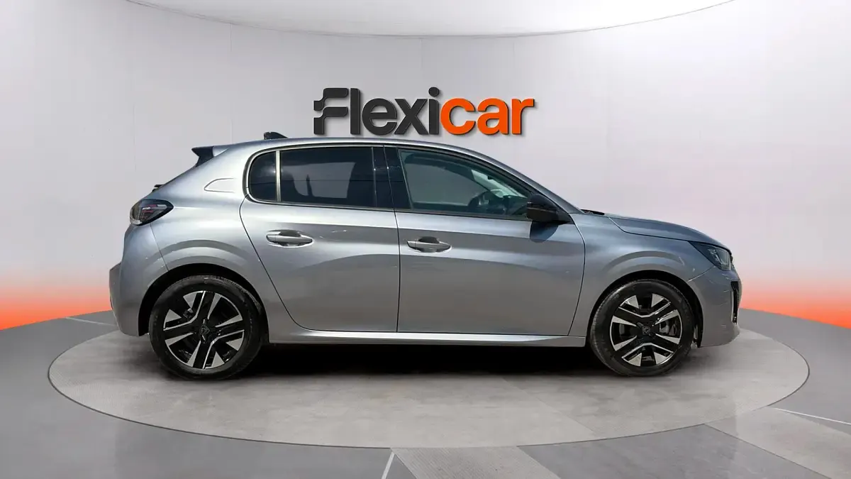Usado Peugeot 208 Allure 101 CV (74 kW) 2025 Gris Utilitario