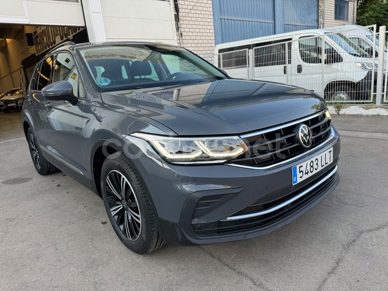 Gris / plata Usado 2021 VW Tiguan Life SUV | 23.990 € (Buen precio) - Imagen 1/4