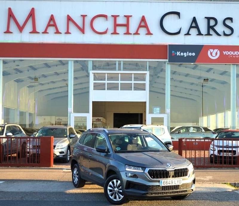 Usado Skoda Karoq Ambition 150 CV (110 kW) 2022 Gris / plata SUV