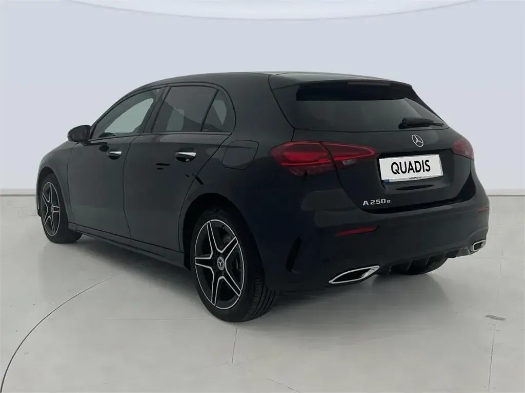Nuevo Mercedes A250 218 CV (160 kW) 2025 Negro cosmos Berlina