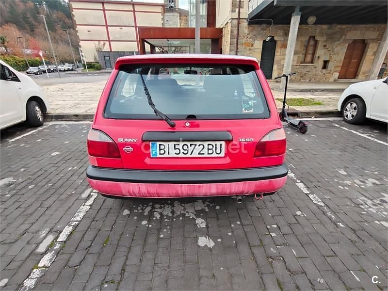 Usado Nissan Sunny 102 CV (75 kW) 1994 Rojo Berlina
