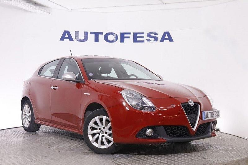Usado Alfa Romeo Giulietta Super 120 CV (88 kW) 2016 Rojo Utilitario