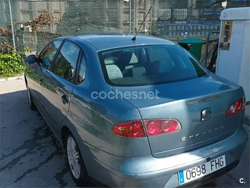 Usado Seat Cordoba Stylance 85 CV (62 kW) 2006 Azul Berlina