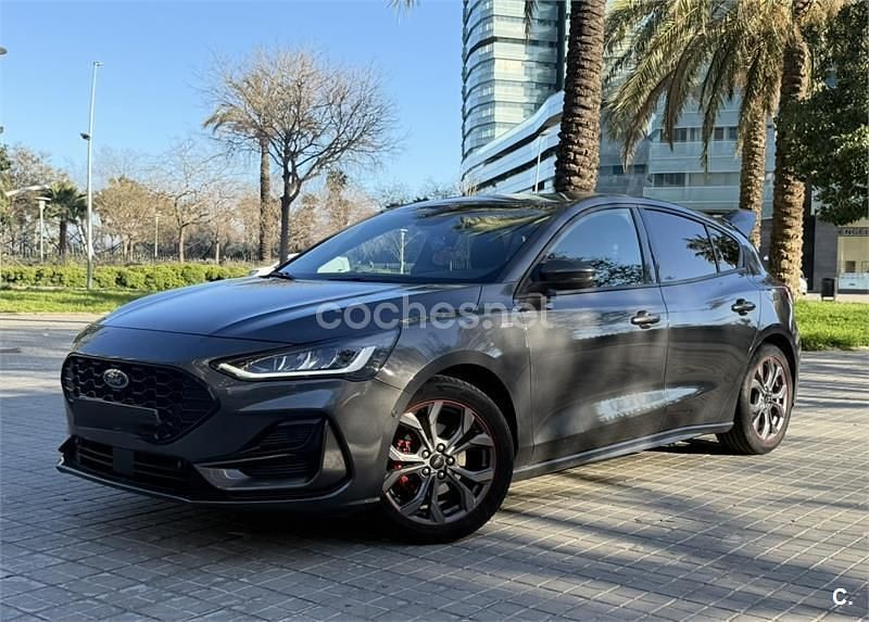 Usado Ford Focus ST-Line 125 CV (91 kW) 2022 Gris / plata Berlina