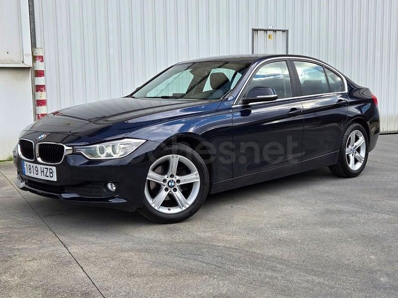 Usado BMW 318 Comfort Edition 143 HP (105 kW) 2014 Azul Sedan