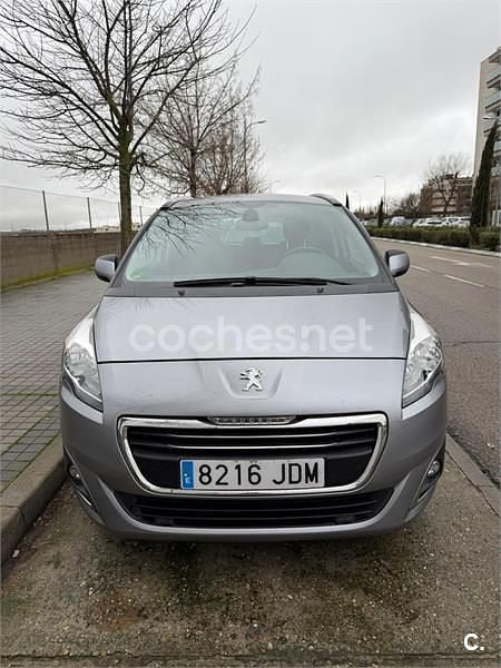 Usado Peugeot 5008 Style 120 CV (88 kW) 2015 Gris / plata Monovolumen