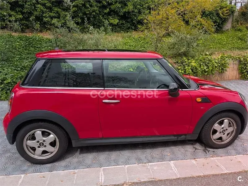 Usado Mini ONE 90 CV (66 kW) 2007 Rojo Utilitario