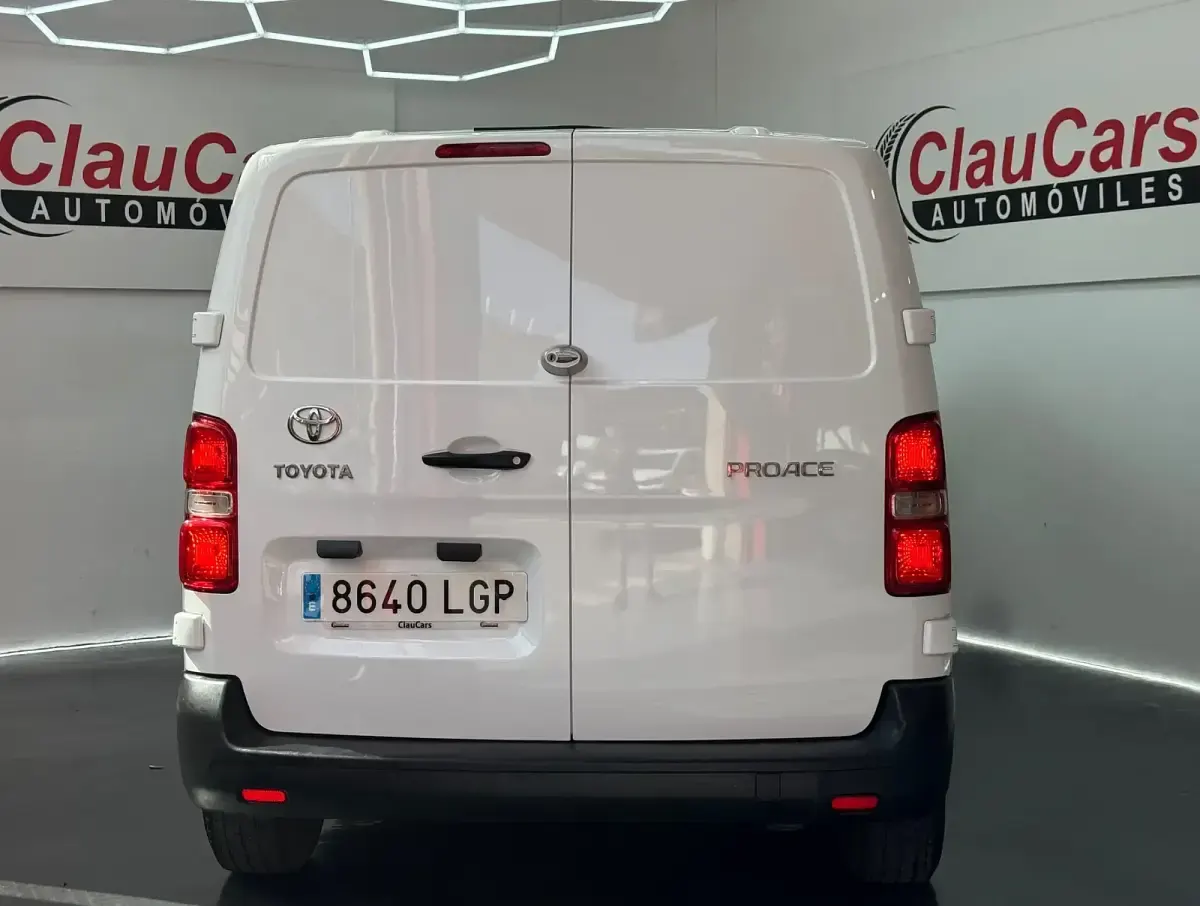 Usado Toyota Proace Business Edition 120 CV (88 kW) 2020 Blanco Monovolumen