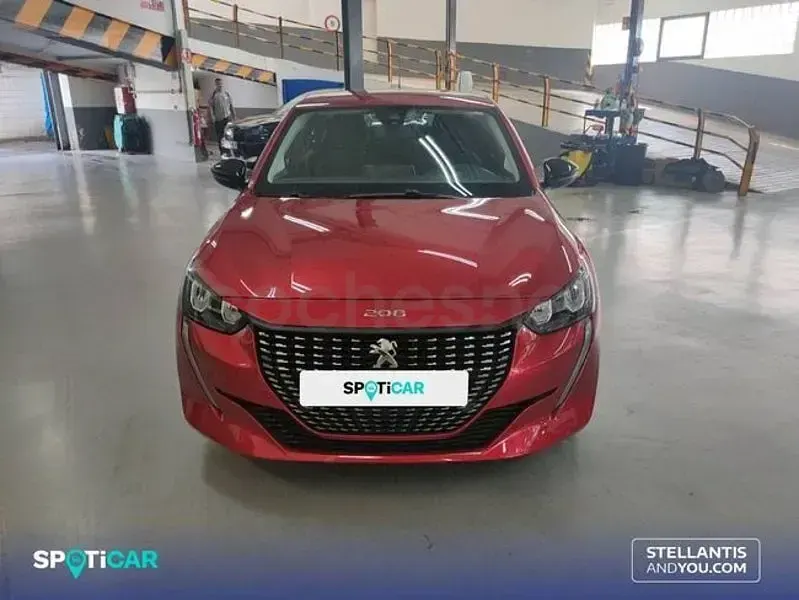 Usado Peugeot 208 Active 100 CV (73 kW) 2022 Rojo Utilitario
