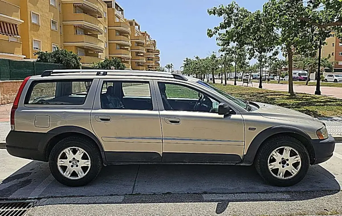 Usado Volvo XC70 Summum 185 CV (136 kW) 2005 Beige Familiar