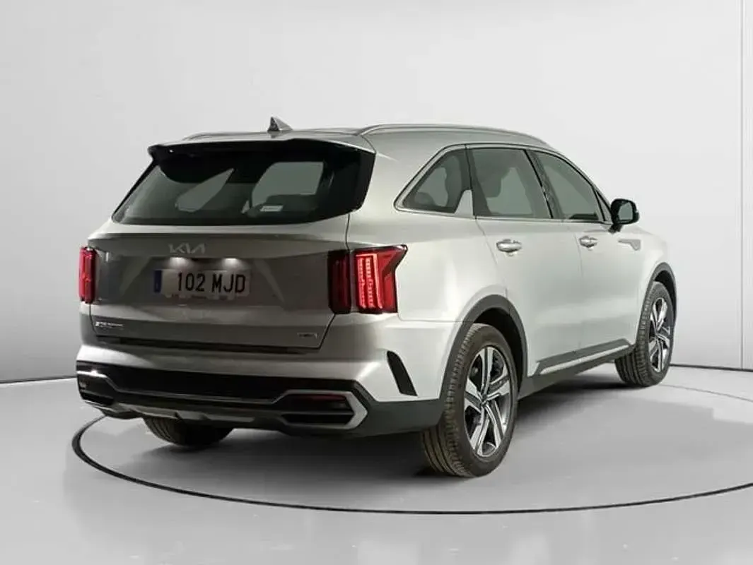 Usado Kia Sorento 232 CV (170 kW) 2023 Gris SUV