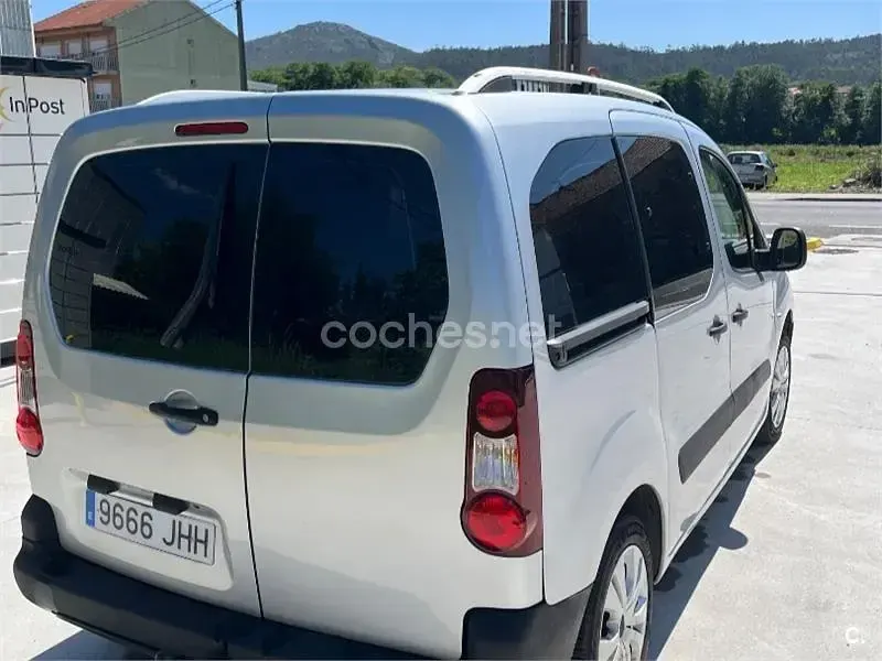 Usado Peugeot Partner Tepee 92 CV (67 kW) 2015 Gris / plata Monovolumen