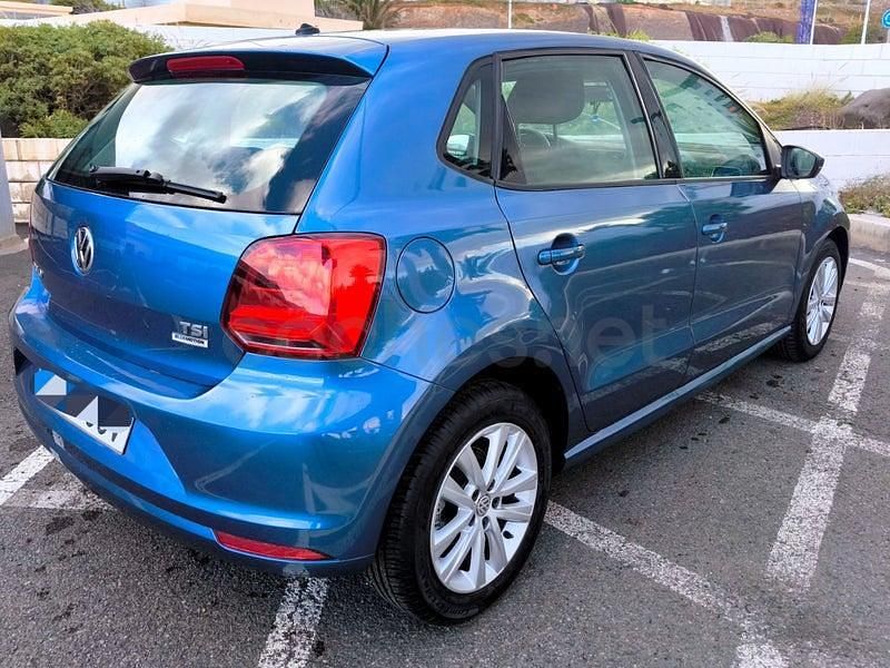Usado VW Polo Advance 90 CV (66 kW) 2017 Azul Berlina
