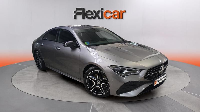 Usado Mercedes CLA200 163 CV (119 kW) 2024 Gris Berlina
