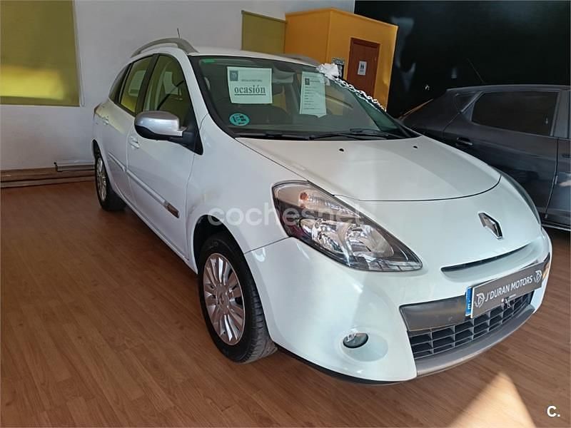 Usado Renault Clio GrandTour Exception 100 CV (73 kW) 2012 Blanco Familiar