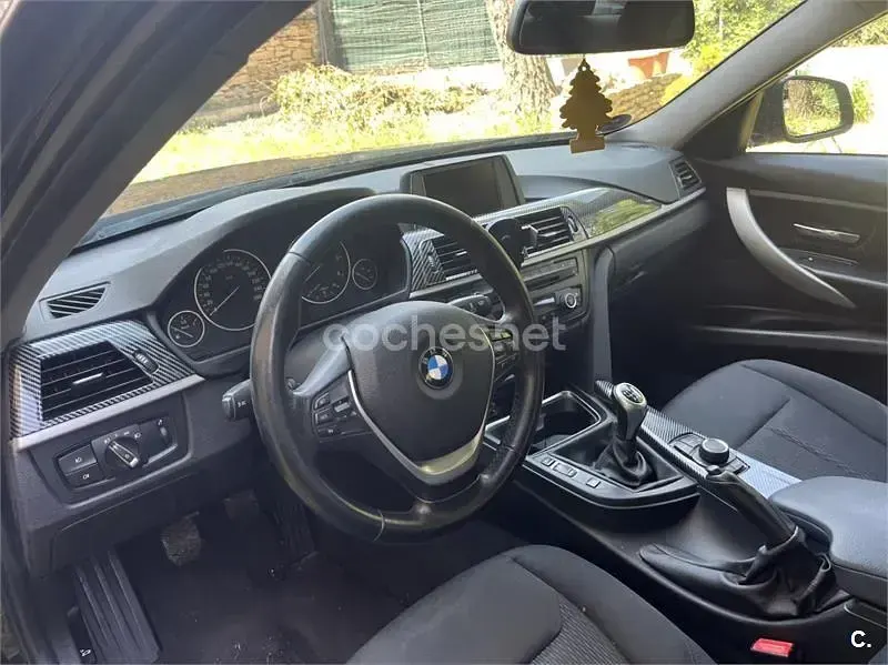 Usado BMW 318 Sport Line 143 CV (105 kW) 2013 Negro Berlina