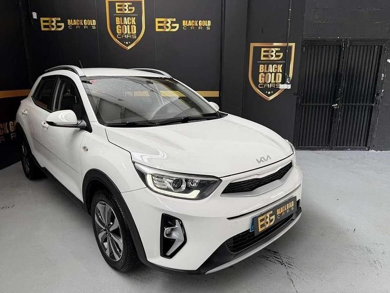 Usado Kia Stonic 100 CV (73 kW) 2022 Blanco SUV