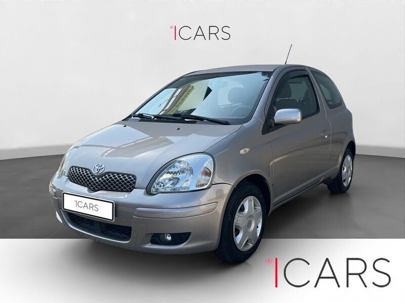 Gris / plata Usado 2005 Toyota Yaris Berlina | 5990 € (Precio justo) - Imagen 1/4