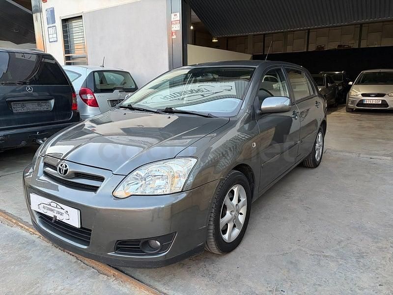 Usado Toyota Corolla Sol 116 CV (85 kW) 2006 Gris / plata Berlina