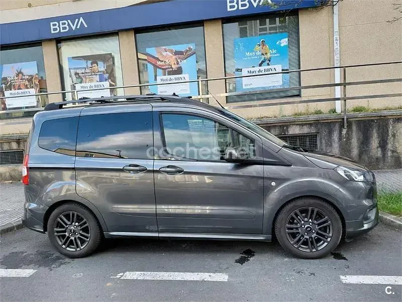 Usado Ford Tourneo Courier Sport 100 CV (73 kW) 2019 Gris / plata Monovolumen