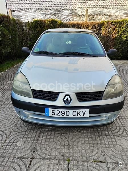 Usado Renault Clio II Authentique 60 CV (44 kW) 2003 Gris / plata Berlina