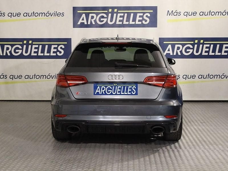 Usado Audi RS3 Advanced 400 CV (294 kW) 2018 Gris / plata Berlina