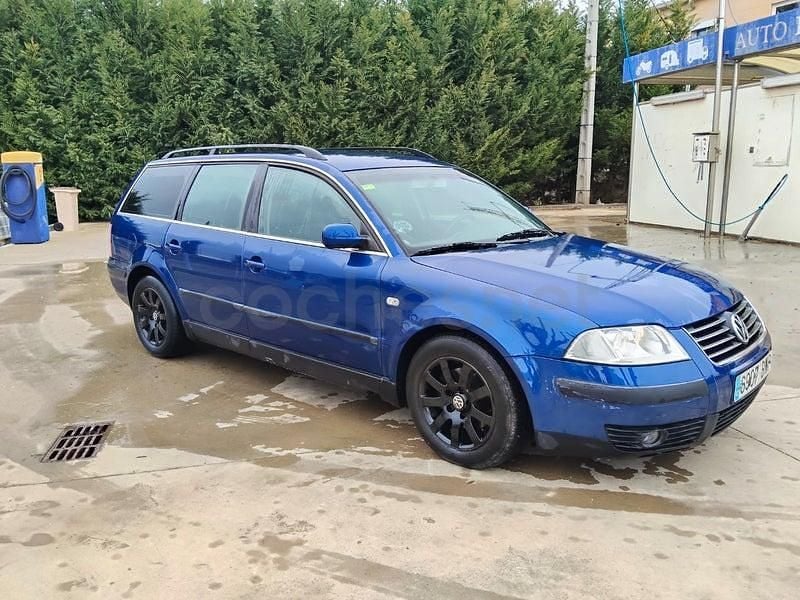 Azul Usado 2002 VW Passat Highline Familiar | 1990 € (Super precio) - Imagen 1/4