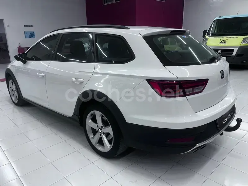 Usado Seat Leon 4Drive 150 CV (110 kW) 2015 Blanco Familiar