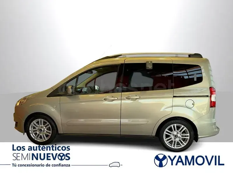 Usado Ford Tourneo Courier Titanium 102 CV (75 kW) 2017 Gris / plata Monovolumen