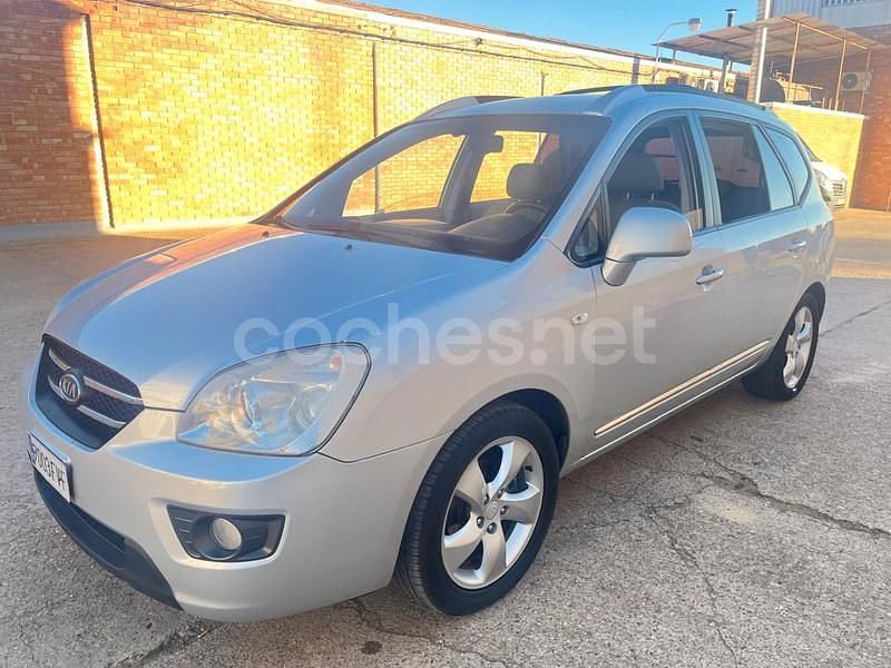 Usado Kia Carens 115 CV (84 kW) 2007 Gris / plata Monovolumen