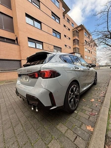 Usado BMW M135 Comfort Edition 300 CV (220 kW) 2025 Gris / plata Utilitario